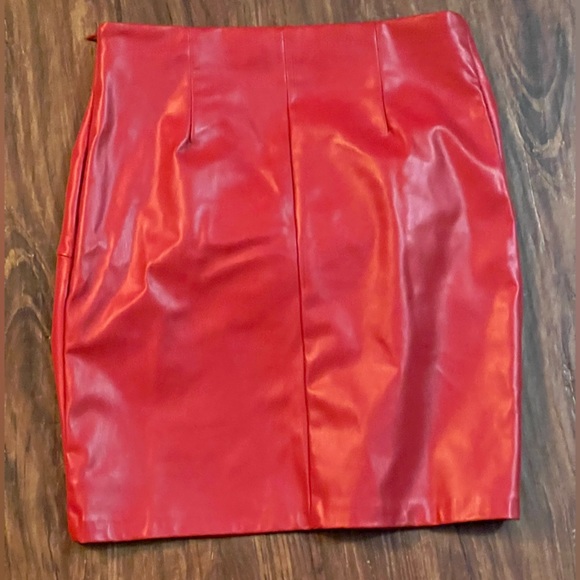 ZARA NWT Medium Faux Leather Knotted Front Mini Skirt Red - Picture 2 of 4